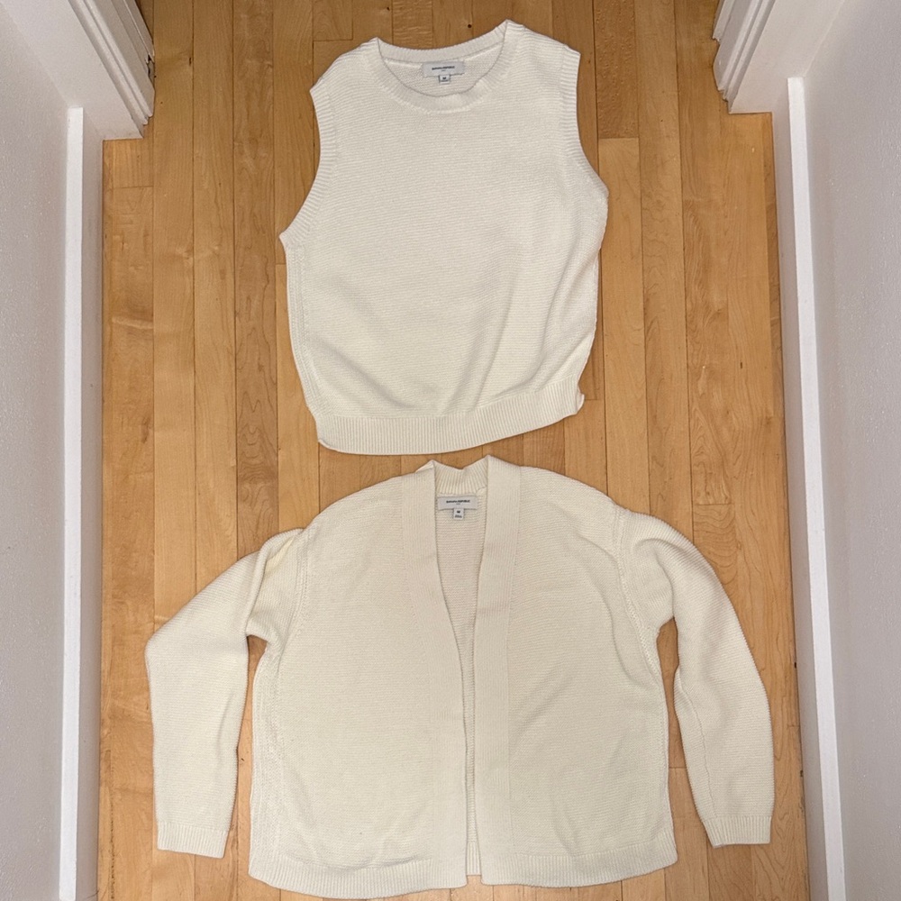 Banana Republic Size Medium Ivory Knit Sweater Set - like new